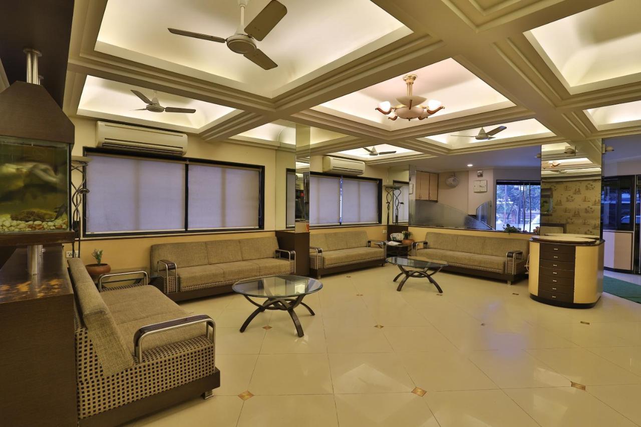 Capital O 1338 Hotel Harmony Rajkot Buitenkant foto