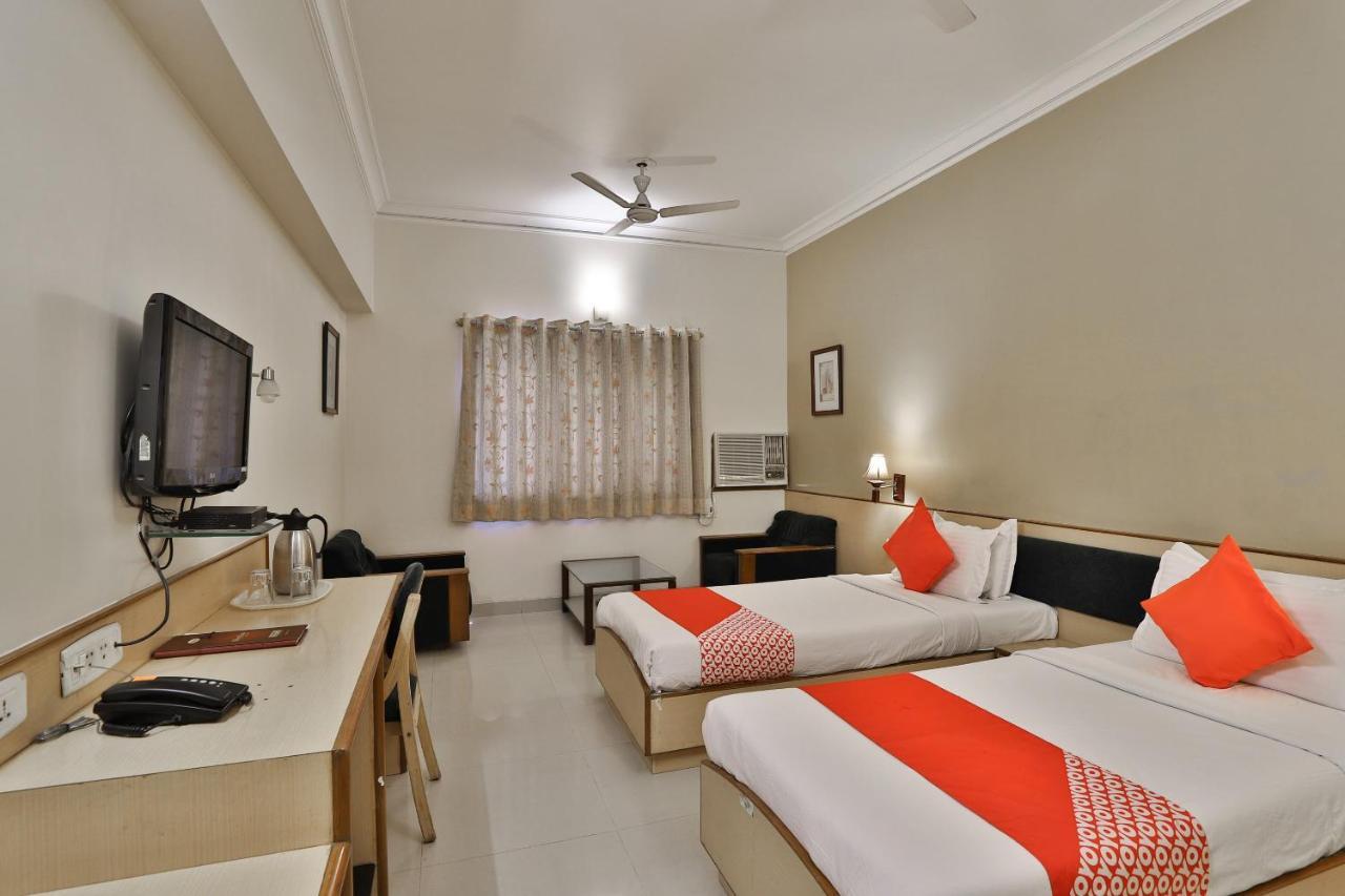 Capital O 1338 Hotel Harmony Rajkot Buitenkant foto