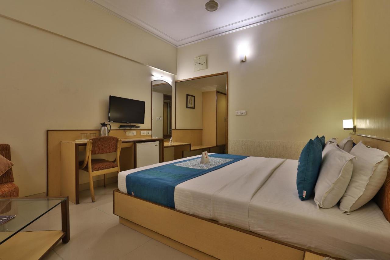Capital O 1338 Hotel Harmony Rajkot Buitenkant foto